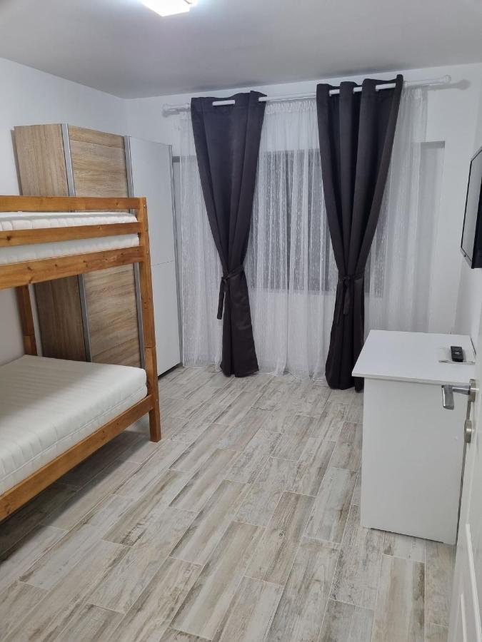 Luxurious Apartment With 3 Rooms And 2 Bathrooms In Corabia Exterior photo