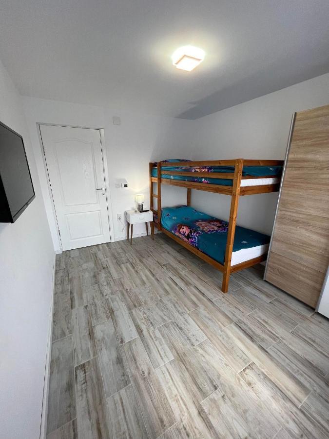 Luxurious Apartment With 3 Rooms And 2 Bathrooms In Corabia Exterior photo