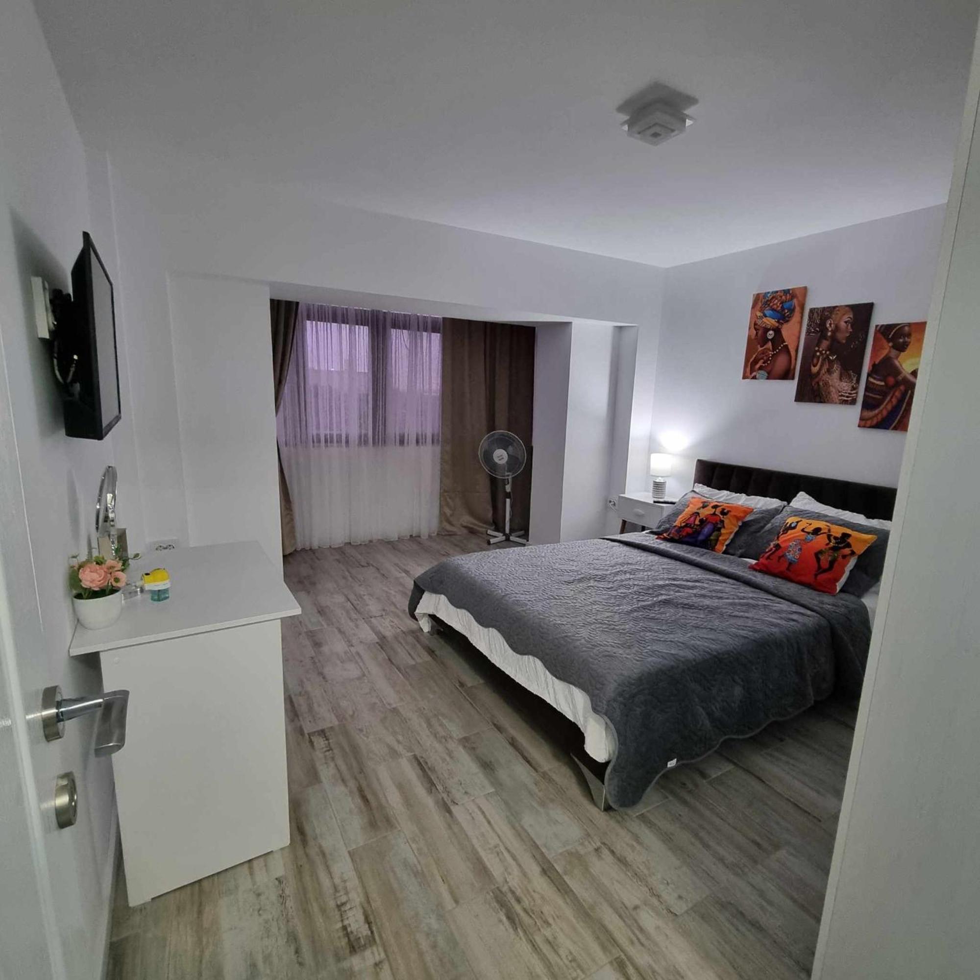 Luxurious Apartment With 3 Rooms And 2 Bathrooms In Corabia Exterior photo